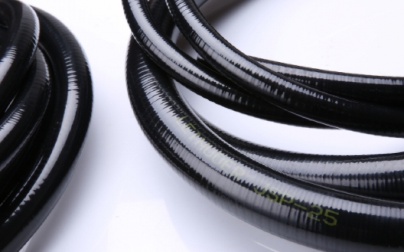 食品機械頻繁清潔，什么軟管耐沖又耐腐蝕？